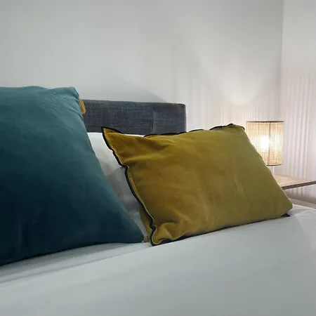 Des Princes With Private Garden By La Boite En Lägenhet Chantilly