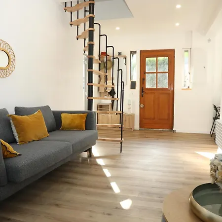 Des Princes With Private Garden By La Boite En Apartment