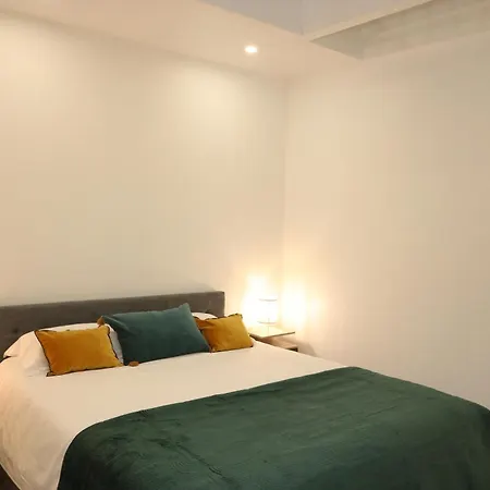 Des Princes With Private Garden By La Boite En Lägenhet *